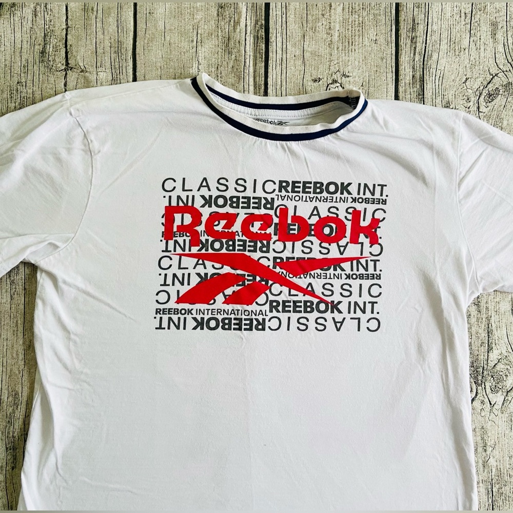 Reebok crew neck graphic tee. Size boys XL (18-20).